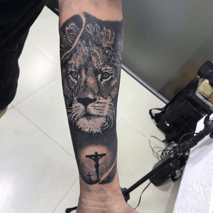 Lion tattoo #tattoolion #chall_tattoo #worldfamoustattoo #tatuadorasbsb #realismtattoo