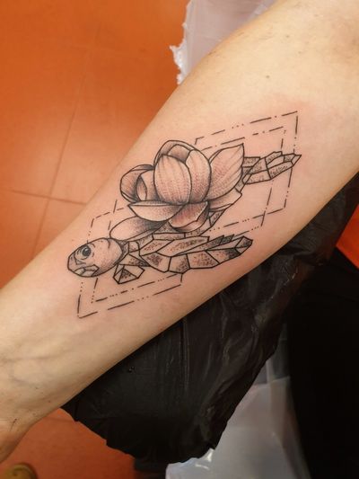 turtletattoo #turtletattoo #dotworktattoo #dotwork #turtle #lotus 