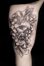 Oni skull in a chrysanthemums. Something from my old flash but slightly refined to fit better on inner bicep and also I notice I gradually change my style hopefully for the better. Only manage to finish the black & grey this time round. Will continue with color and wrap it all up next time round. I’m truly happy to able to do something in this art-style :)