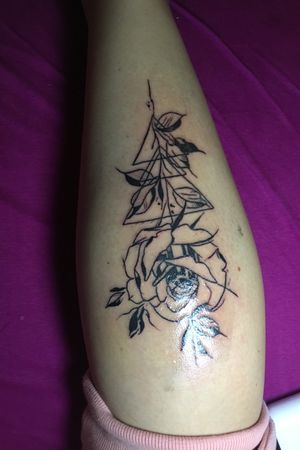 Tattoo uploaded by Dini • Rosa e fogo • Tattoodo