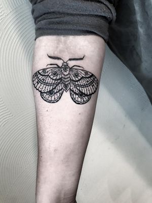 Polilla Sígueme en Instagram como @dhana.erika.flan . . . . #moth #mothtattoo #nice #ink #inked #tattoo #art #details #nice 