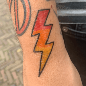 #tattoo #tattoos #ink #inked #inkedup #smalltattoo #smalltattoos #lightningbolt #lightningtattoo #lightningtattoos #colortattoo #colourtattoos 