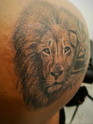 Cover up. Lion tattoo.#tattoo #tattooed #tattoolion #tats #realistictatto #blackandgray #instangood #picoftheday #ink #inklovers #tattoolovers #tatuaggio #tatuaggioleone #inked #tattoodo #tattooist #legtattoo #phanteraink #worldfamousink #tattoolife 