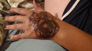Rose i did on my friends hand.