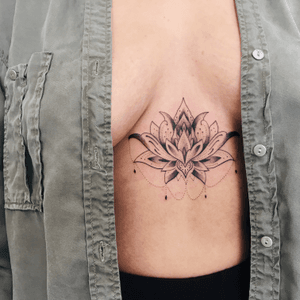 Mandala lotus // #lotus #mandala #lotusflower #underboob #tattoo #tatuaz #3rl