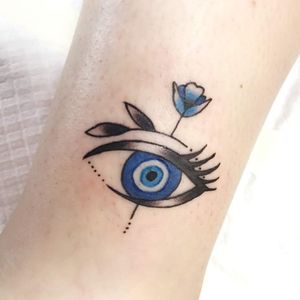 Sophisticated and cute evil eye rose for Giana!#syfitattoos #evileye #floral #smalltattoo #eyes #girly #color #traditional #cute #colorful #simple #brooklyn #nyc