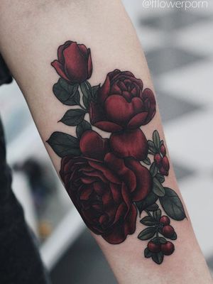 *Not mine*  credit to person tagged in picture.Rose arm sleeve I want eventually 