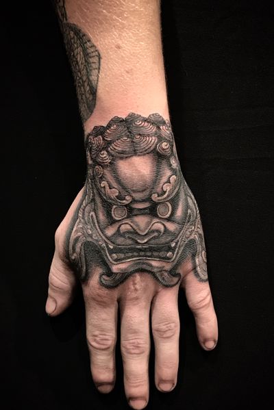 Foo Dog hand tattoo done today on @jessegibson19 ! #rashatattoo #asiantattoo #handtattoos #handtattoo #tattoocomposition #chinatattoo #irezumitattoo #irezumi #irezumicollective #orientaltattoo #japaneseink #foodogtattoo #foodog #bng #pentictontattoo #pentictonartist #pentictontattoo #okanagan #okanagantattoo #okanaganlifestyle 