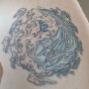 Fire an ice Yin Yang on right shoulder
