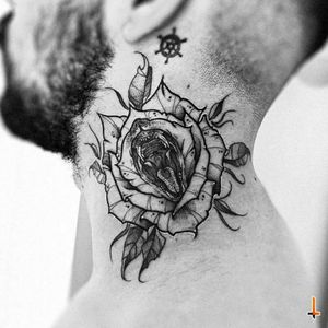 Nº711 My first "large-sized-neck-tattoo" #tattoo #tattooed #ink #inked #boyswithtattoos #necktattoo #rose #rosetattoo #flower #flowertattoo #floral #floraltattoo #cat #cattattoo #stencilstuff #eztattooing #ezcartridge #cheyennetattooequipment #hawkpen #bylazlodasilva