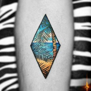 Nº738 #tattoo #tattoos #ink #inked #boyswithtattoos #beach #beachtattoo #seatattoo #beachlife #palm #stencilstuff #dynamiccolor #ezcartridge #radiantcolorsink #hawkpen #bylazlodasilva Based on another design