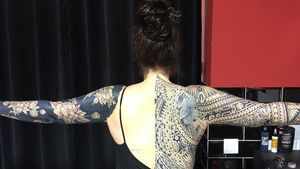 @westend.tattoo_wien #wientattoo #viennatattoo #wienwestendtattoo #back tattoo #maoritattoo #polynesiantattoo #blackline tattoo #hibiscus tattoo #cover up tattoo #fullarmtattoo #linerosetattoo