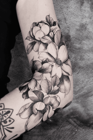 #flowers #magnolia #sleeve #black
