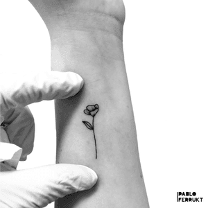 Tiny flower ! For appointments write me at pabloferrukt@icloud.com or call @tattoosalonen . #minitattoo . . . . #tattoo #tattoos #blackwork #ink #inked #tattooed #tattoist #blackworktattoo #copenhagen #købnhavn #33139313 #tatoveriger #tatted #minimalistictattoo #theoldbarbershop #tatts #tats #moderntattoo #tattedup #inkedup #berlin #berlintattoo #tattoosalonen #tinytattoo #berlintattoos #lineworktattoo #linework #tattooberlin 