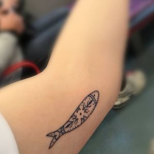 Little sardine made by Fabiano Bernardo in Lisbon as a souvenir of a great trip there. The tattoo shop is incredible with so nice people!! 