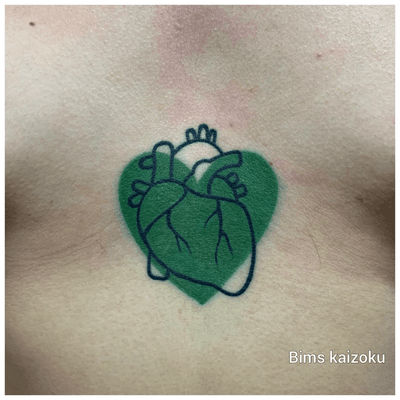 Tattoo totalement cicatrisée fait au mois de mars 2017 lors de la journée flash 😊😊😊 #bims #bimstattoo #bimskaizoku #paris #paname #paristattoo #tatouage #coeur #hearttattoo #heart #green #parisgirl #parisienne #vogue #pontaudemer #pontaudemertattoo #normandie #normandietattoo #tatt #tatts #tattoo #tatto #tattoomodel #tattoostyle #tattooed #tattooer #tatted #tattooartist #tattoolife 