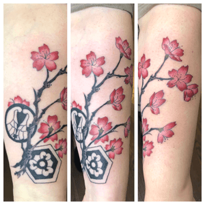 I had a great time laying down this cherry blossom branch with family crests yesterday. #cherryblossom #cherryblossomtattoo #tattoo #seattle #seattletattoo #seattletattooartist #pnw #ballardseattle