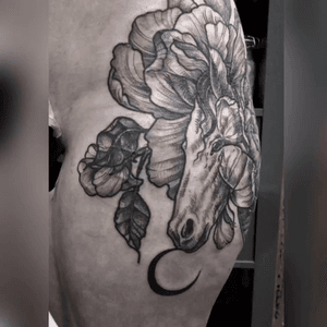Surreal Horseflower i did last winter in #milano i’m again in this mood .. nice to be back here on Tattoodo guys 