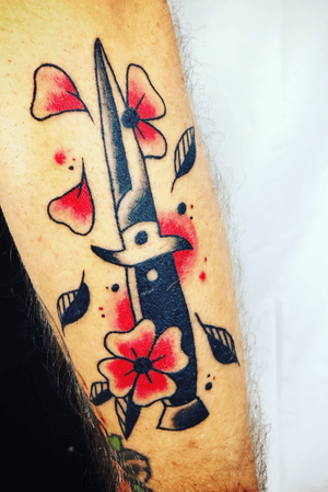 Switchblade & traditional flowers