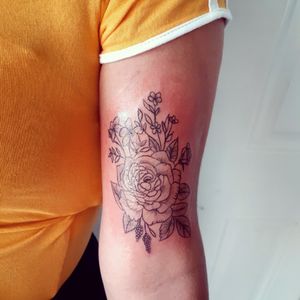 Flower Power Tattoo #ink #inked #inkedgirl #inkedlife #inkedup #inkedwoman #tattoogirl #tattoowoman #femaletattoo #femaletattooartist #femaleartist #womensempowerment #art #artwork #freestyle #flowertattoo #flowerpower #girlspower #ensenada #bajacalifornia #mexico 