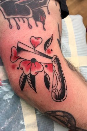 Traditional straight razor & flower 