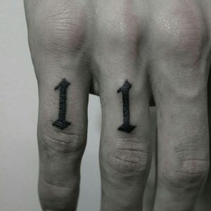 Only dotwork! Thank you🙏 #dotworktattoo #dotwork #dotworktattoos #fingertattoos #finger #fingertattoo #Black #blackink #dynamic #numbers #number11 #11 #numero #dedo #pontilhismo #pontilhismotattoo #lucky #luckynumber #lisbontattoo #lisboa #portugaltattoo #portuguese #portugal 