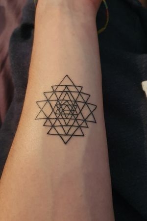 My first tattoo #geometry #geometrictattoo #geometric #armtattoo #arm #firstattoo 