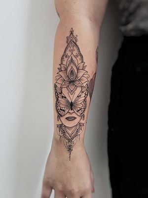 Mais uma pra coleção, né @beatrizduailibe? =D haha obrigado mais uma vez pela confiança! =DFaça já seu orçamento! (62) 9 9326.8279#tattoo #ink #blackwork #tattoolife #Tatuadouro #love #inkedgirls #Tatouage #eletricink #igtattoo #fineline #draw #tattooing #tattoo2me #tattooart #instatattoo #tatuajes #blackink #floral #neotraditional #neotradeu #neotraditionaltattoo  #womantattoo #tatuagemfeminina #tatuagemdelicada #flowerstattoo #butterflytattoo #rosestattoo 