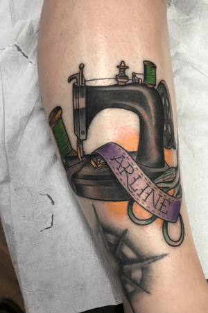 #neotraditional #sewingmachine #colortattoo #neotradsub #traditionaltattoos