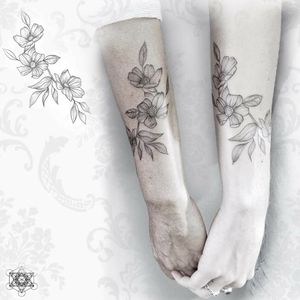 Fineline matching floral tattoos by Praspberry Grafikdesign #PraspberryGrafikdesign