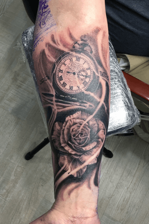 Rose with Clock I Need one more session for the white ..........#goliathneedles #blxck #america #europe #blackworkers #blackwork #blackworktattoo #blackworker #blxckink #dotworktattoo  #dotworkers #dotwork #pointillism #traditional #tattoo #tattoos #ink #inked #hype #whip #freehand #blacktattoo #blacktattooing  #workhorseirons #starbritecolors #blacktattooart #blessed #grateful 
