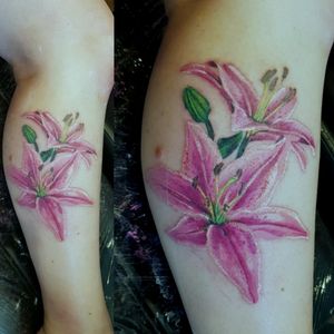 Two lillies to start this feminine leg piece.A lot more work to go!#Lily #LilyTattoo #Lillies  #Flowers #FlowerTattoo #Feminine #FeminineTattoo #GirlyTattoo #Girly #NatureTattoo #WildlifeTattoo 