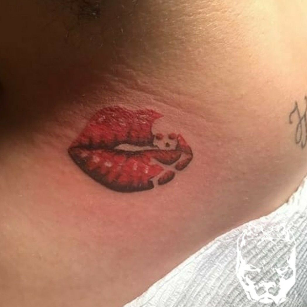 Lips Tattoo on Neck 