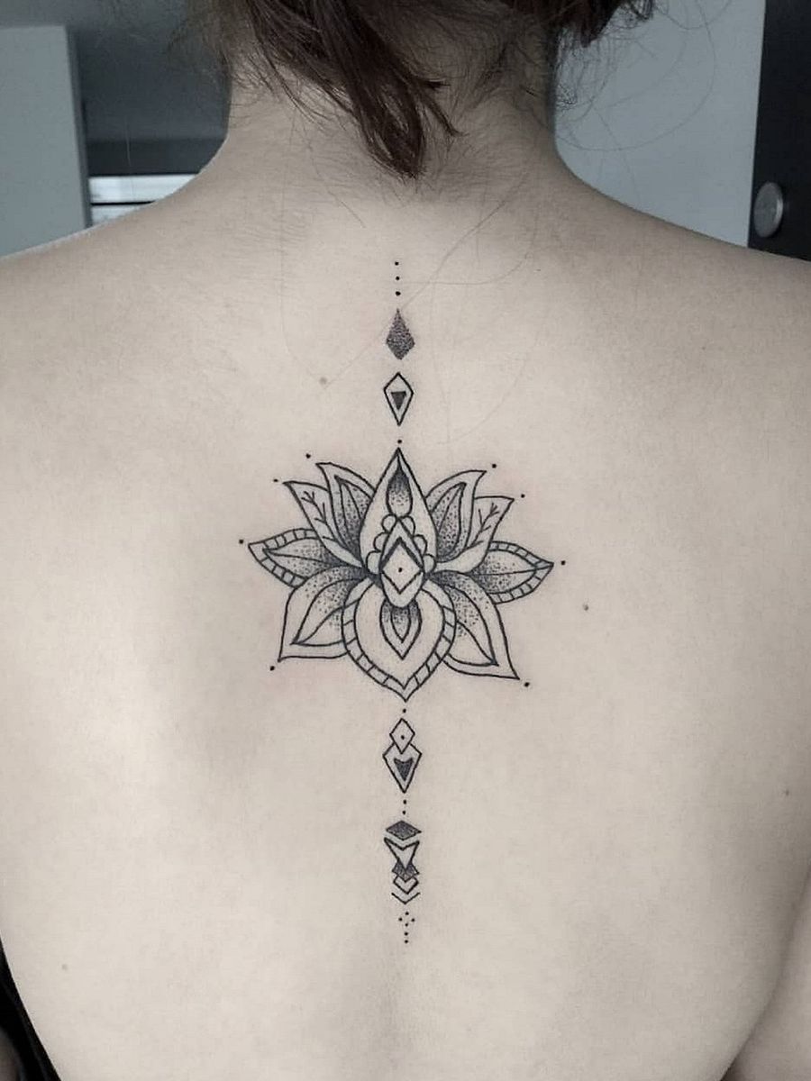 Tattoo uploaded by suludots • Flor de loto mandala. #lotusflower #backtattoo  #mandalatattoo #tattooedgirls #blackwork #dotworktattoo #dotwork  #bogotatattoo #bogotacolombia • Tattoodo
