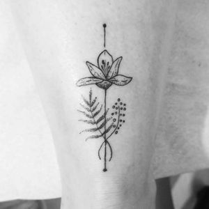 Tattoo uploaded by Inktect • #pontilhismo #flor #delicada #lirio #lilly •  Tattoodo