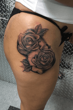 Black and gray roses hip piece 
