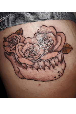 Not too shabby for a first timer I suppose. 3rd Tattoo I’ve done on myself of a jaw bone and roses in neo traditional. Still not perfect but I learn something knew with each one. 