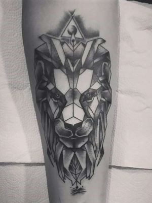 Geometric Lion 🐆🕉 Dwarf Tattoo Artistic ✍ ГOrçamentos:📲 - +55(21) 976287300/976538064. 📩 