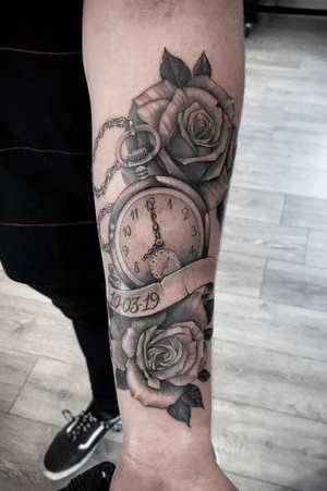 Black and Grey pocketwatch and roses #tattoo #blackandgreytattoo #blackandgrey #clocktattoo. #pocketwatch 