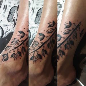 Original Foliage wrapping on the outer ankle