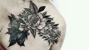 Floral com cover-up ! Ficou lindo hahah 🕉 Dwarf Tattoo Artistic ✍ ГOrçamentos: 📲 - +55(21) 976287300/976538064. 📩 