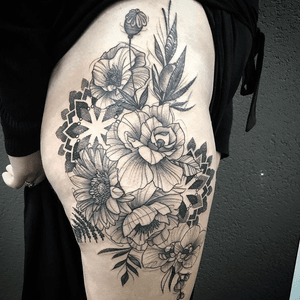 Done by Bertina Rens @swallowink @balmtattoo_benelux  #blackngrey #graphictattoo #graphicdesign #mandala  #tattoos #tattooart #inked #art #dotwork #dotworktattoo #leg #legtattoo #tattoo #ink #inkstagram #tattoos #tatoeage #thebesttattooartists #tattooart #tattooartist #facetattoo #flowers #flowertattoo #omfgeometry #dailydotwork #geometrip