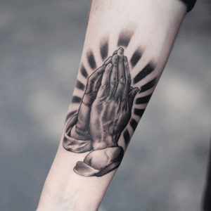 Praying hands #realism #realistic #prayinghands #blackandgrey 