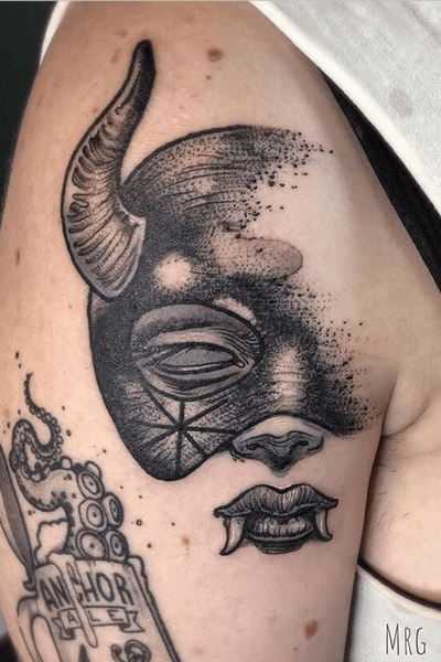 A freehand latex-Diablo for the love of fetish and irony #morgarmeni #diablo #fetish #graphical #blackworker#freehandtattoo