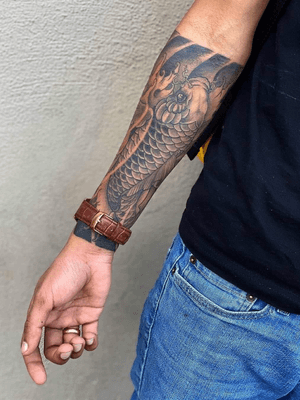 hi guys swipe left 👈 and check out this amazing lower arm half sleve tattoo ... dat i did 3 weeks ago ...100% HEALED!!@f.sixth_ @worldfamousink @eternalink @saniderm @bishoprotary @ink_nerd_7 🤓🤓🙏🙏🙏 #eternalink  #tatoo #tatoo #tat #zuperblack #bishoprotary #davincicartridges #bishop #tattoo #tattoos #bishop #koifishtattoo#koi #koifish #lotustattoo #lotus #blackandgreytattoo #armtattoo #japenesetattoo #sleevetattoo #hanyamask
