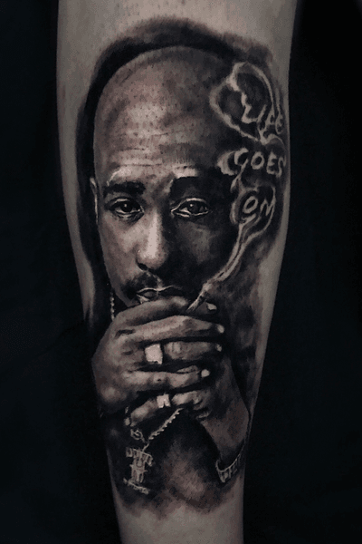 2 pac - b/g done in 1 session #music #blackandgrey #portrait #portraittattoo #blackandgreytattoo #realism #realistictattoo #realistic #london #londontattoo #oldlondonroadtattoos #ink #inked #simonecamilloni 