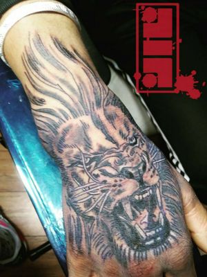 Lion tattoo on client hand...#handtattoos #liontattoos #tattooart #vancouvertattooartist #illustrative #graphic #style #styledrealism #custom #original #byjncustoms