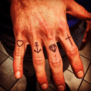 #ink #hand #heart #diamond #cuore #ancora #diamante #croce #tattoo #bergamo #italy