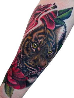 Full colour Tiger with peonys. #tigertattoo #colourtattoo #realism #realistictattoo #animaltattoo #naturetattoo #flowertattoo #floraltattoo 