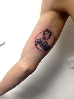 Julius Caesar on the right bicep by @tohaink_tattoo ./inst